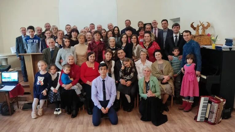 Адвентисты седьмого дня фото В Луганске состоялось посвящение молитвенного дома, отсроченное из-за войны Це