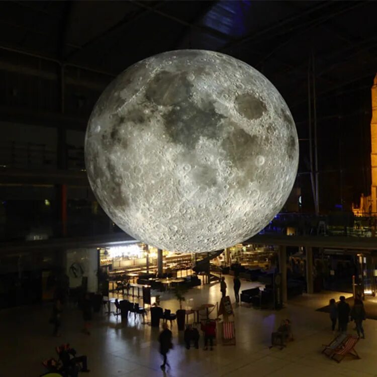 Надувной шар Луна. Большой шар Луна. Выставка Луна. Экспозиция Луна.
