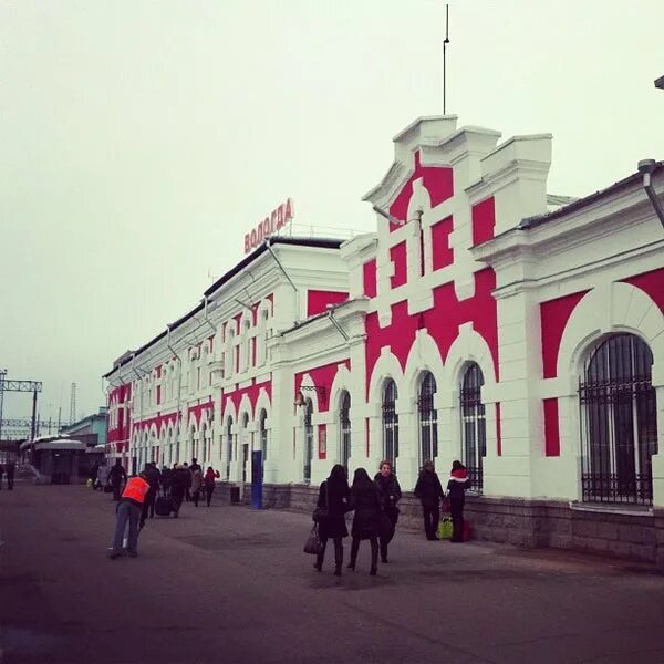 Станция Вологда 1. ЖД вокзал Вологда. Вокзал Вологда зимой. Вокзал Вологда 2000 снимок.