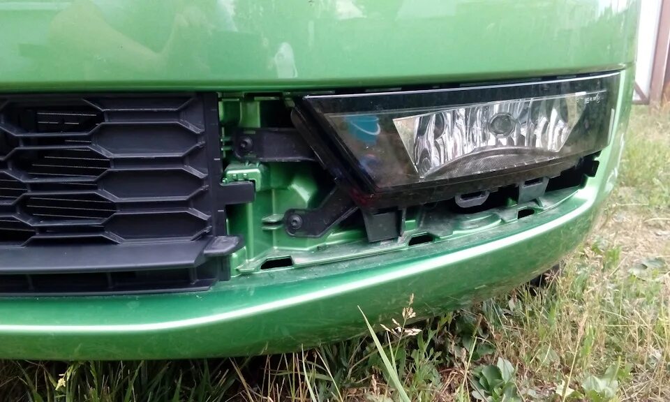 Установка сетки в бампер и решетки на воздухоборник вентилятора салона. - Skoda 