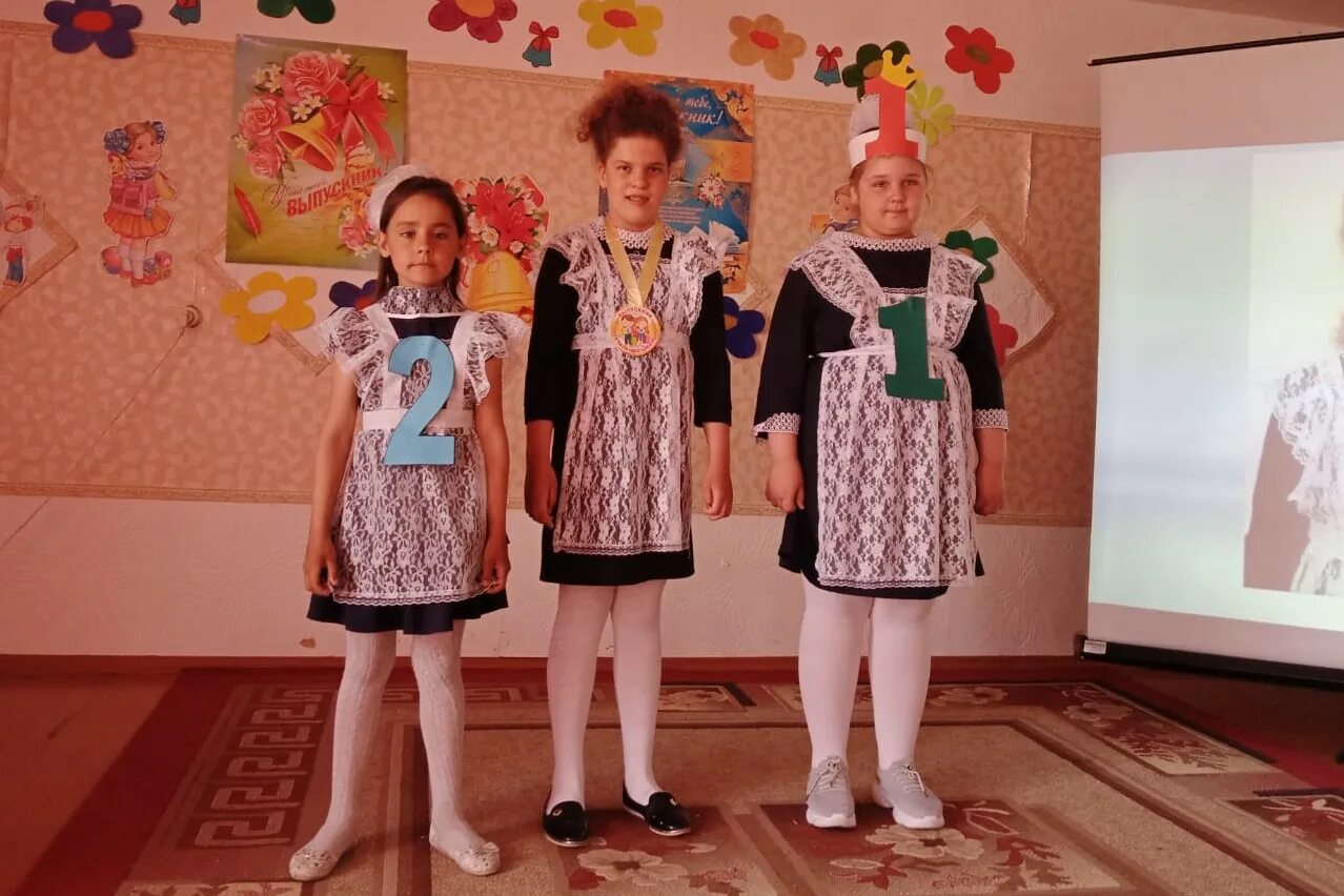 Выступление малышей на выпускном в детском