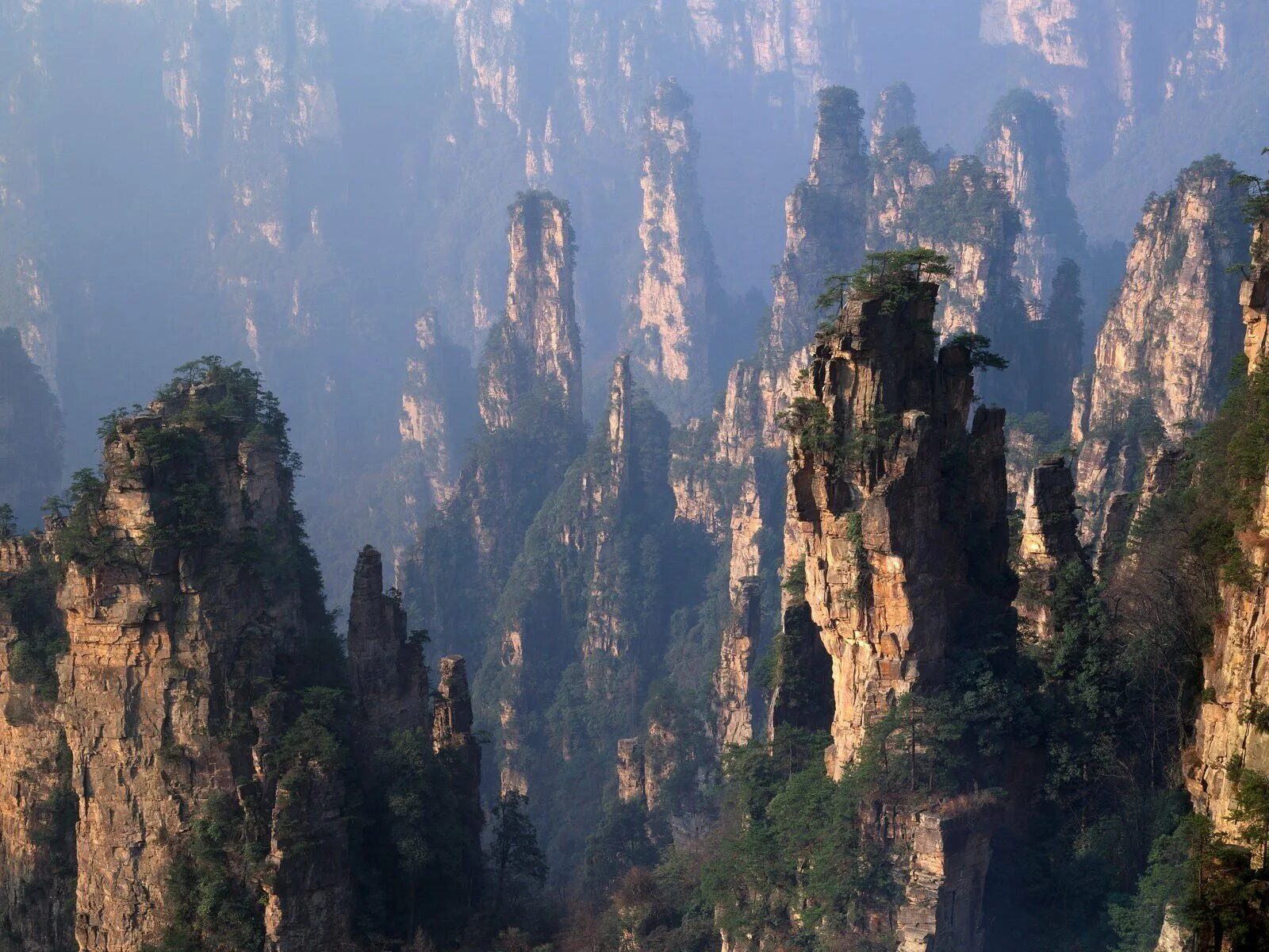 Основные горы китая. Национальный парк Хуаншань. Желтые горы Китай Хуаншань. Хуаншань пик лотоса. Горы Хуаншань (провинция Аньхой).