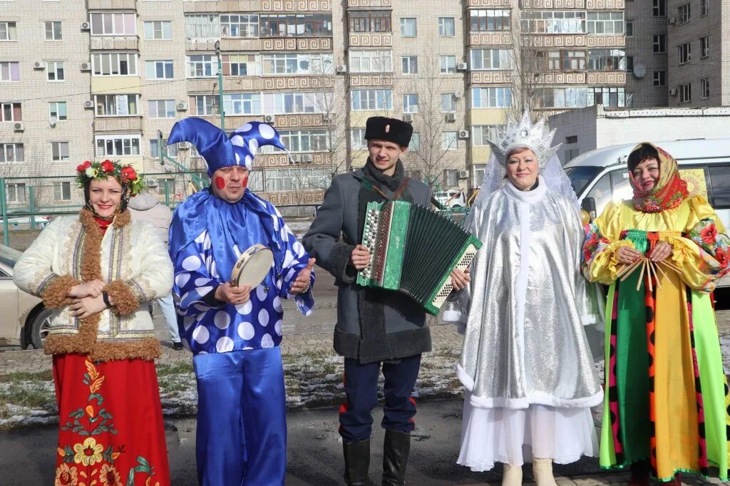 Сайт дк чкалово. Дворец культуры белая Калитва. ДК Чкалова белая Калитва. Борсяк белая Калитва дворец культуры. ДК Заречный белая Калитва.