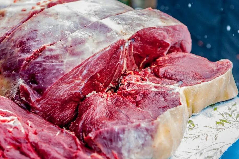 Баранина мясо в Казахстане. Килограмм говядины. Ет мет