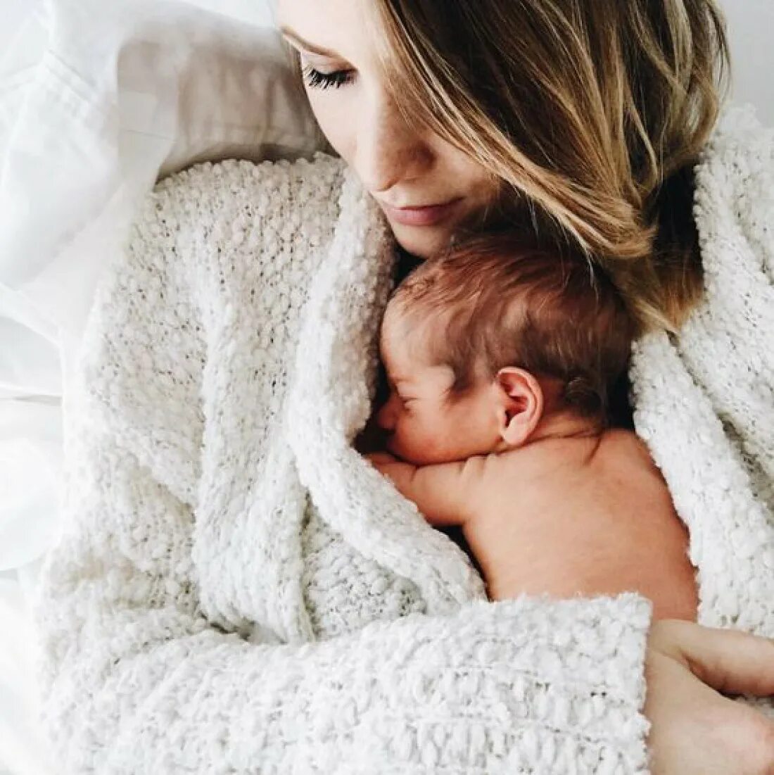Новорожденный ребенок с мамой. Убийство матерью новорожденного ребенка картинки. Любящие мамы новорожденные. Любящие мамы новорожденные. Отцы и дети.