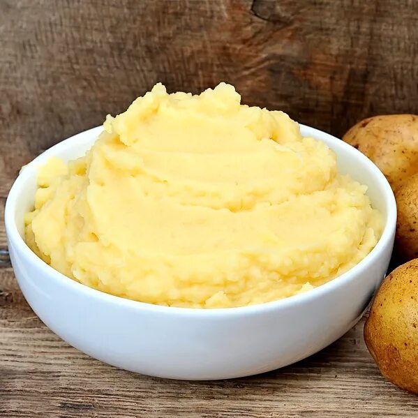 Картофель пюре с плавленным сыром. Толченка для пюре. пюре из картошки. картошка пюре. толченая картошка.