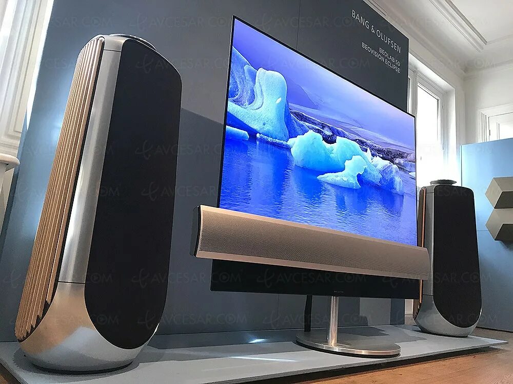 Телевизор бенг Олуфсен. OLED телевизор Bang & Olufsen BEOVISION Eclipse. Банг Олуфсен телевизор 2010. Bang Olufsen телевизор 2000.