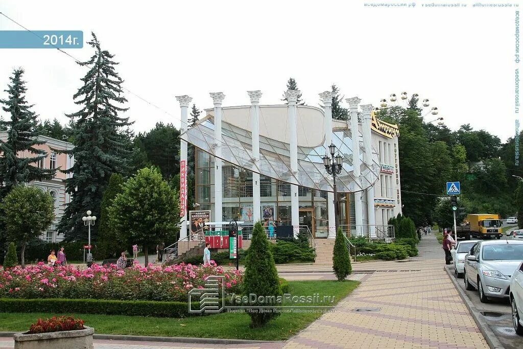 Кисловодск центр кафе. Курортный бульвар 15а кисловодск. тц кристалл кисловодск. пассаж кисловодск курортный бульвар. атриум, кисловодск.