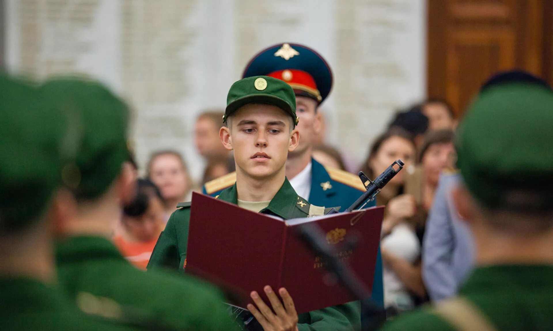 После принятия присяги. Военная присяга. Присяга солдата. Присяга на военную службу. Военнослужащий.