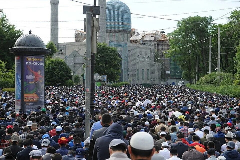 Байрам в петербурге. Ураза байрам в санкт петербурге. курбан байрам горьковская. спб мечеть ураза. петербург ураза байрам мечеть.