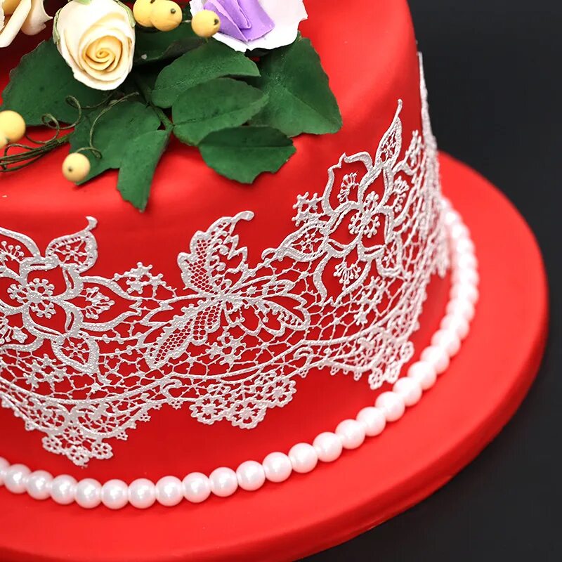 Свадебные капкейки. Торт с кружевом. Украшение свадебного торта. Кружево из шоколада для торта. Ажурный торт.