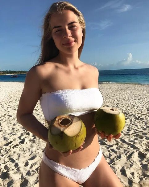 Нина пирогова хоккей фото Нина Пирогова игрок женского хоккейного клуба "Торпедо" " ЖХК Торпедо Нижний Н