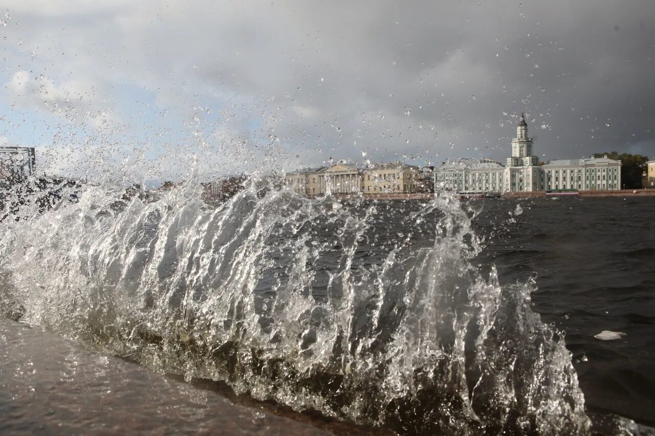 Ветер текущая вода. Нагонные наводнения в Санкт-Петербурге. Шторм на Неве в Санкт-Петербурге. Ветровой нагон воды Санкт-Петербург.