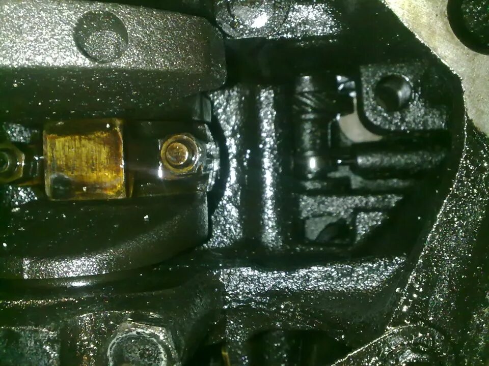 Датчик давления масла курсор 13. Масло форсунки ДВС ВАЗ 2106. ВАЗ 2106 двигатель 1.6 пропало давление масла. Нет давления масла в двигателе ВАЗ 2106.