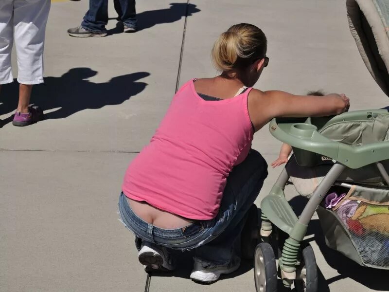 видел как папа ворует мое молоко. комплекс оживления у ребенка. девушки светят. Kim kardashian без бюстгальтера. женщина наклонилась.