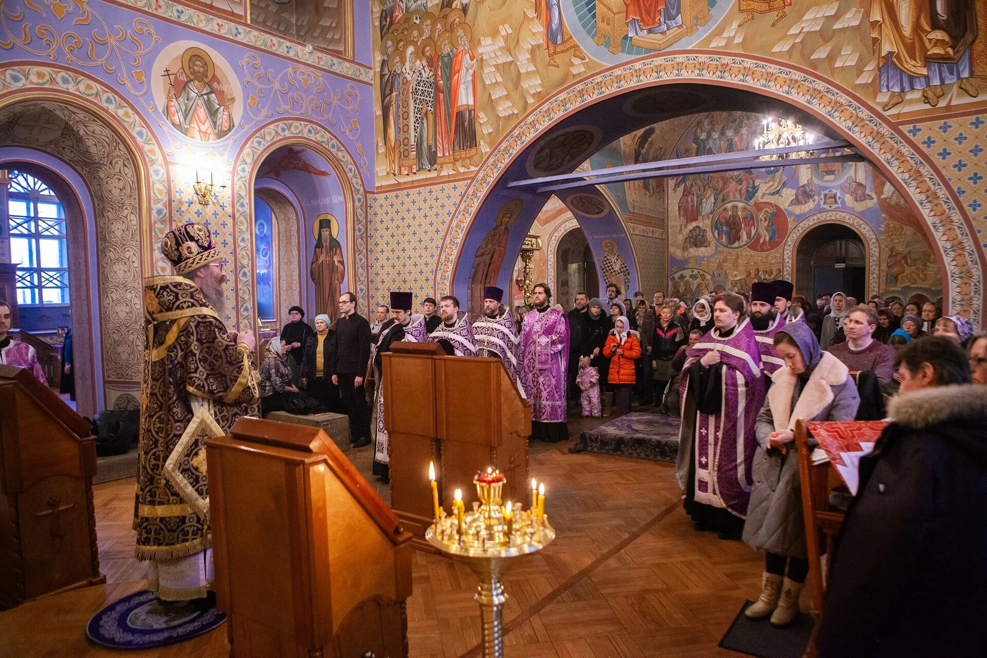 Православное богослужение вечерня. Вечерня богослужение. Вечерняя литургия. Вечерняя обедня. Вечернее служение в церкви.