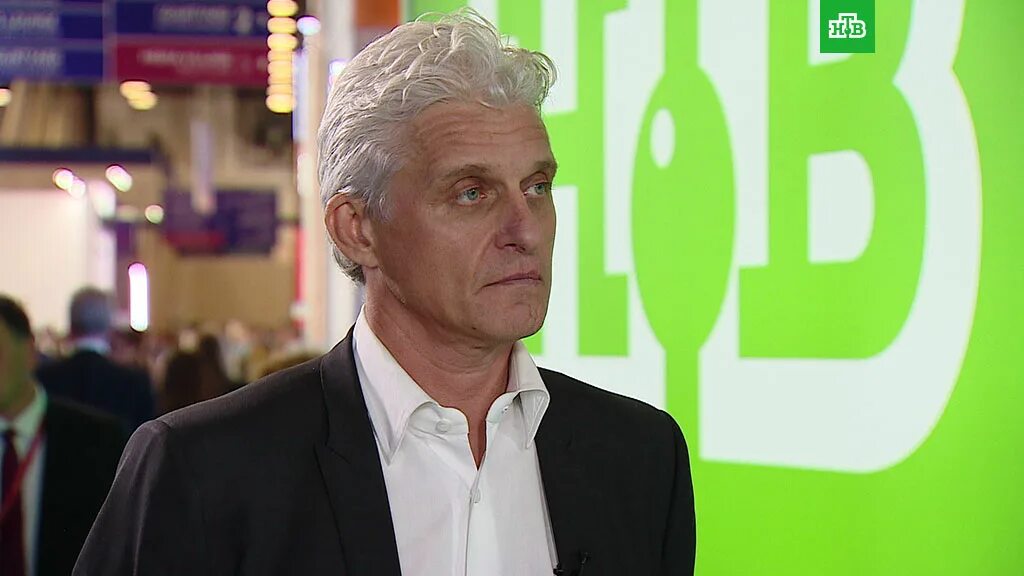 тиньков олег юрьевич. олег тиньков с менеджером. олег тиньков фото 2022. олег тиньков. олег тинькофф.