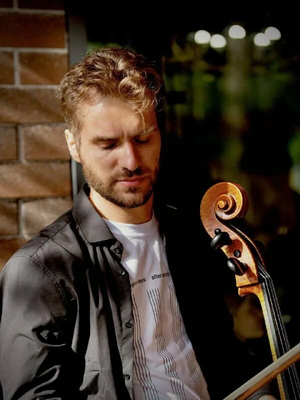 Солист мариинского театра бас. Исполнитель солист. Александров певец. Солисты исполнители. Солисты исполнители.