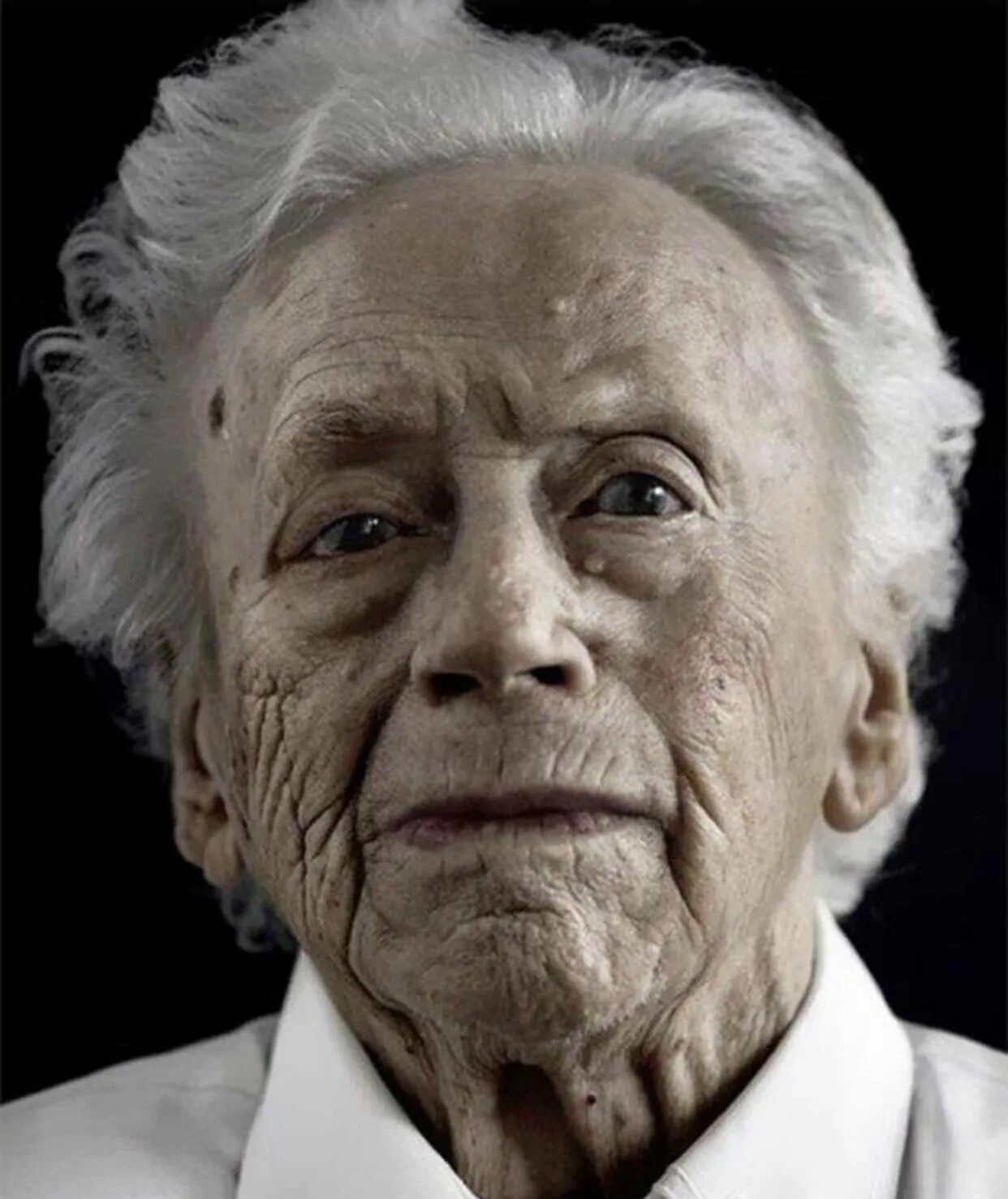 Старый человек. Фотопортреты людей разных возрастов. Столетний дедушка. 90 летний мужчина