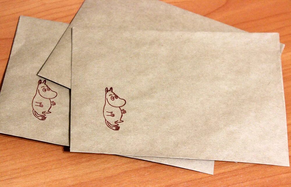 Разрисованная бумага. Бумажные конверты для писем. Конвертики с бумаги. Разрисовать конверт. Украсить конверт.