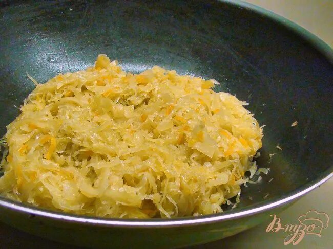 Фарш из свежей капусты. Фарш из квашеной капусты. фарш из капусты для пирожков. фарш из квашеной капусты для пирожков. фарш из свежей капусты для пирожков.