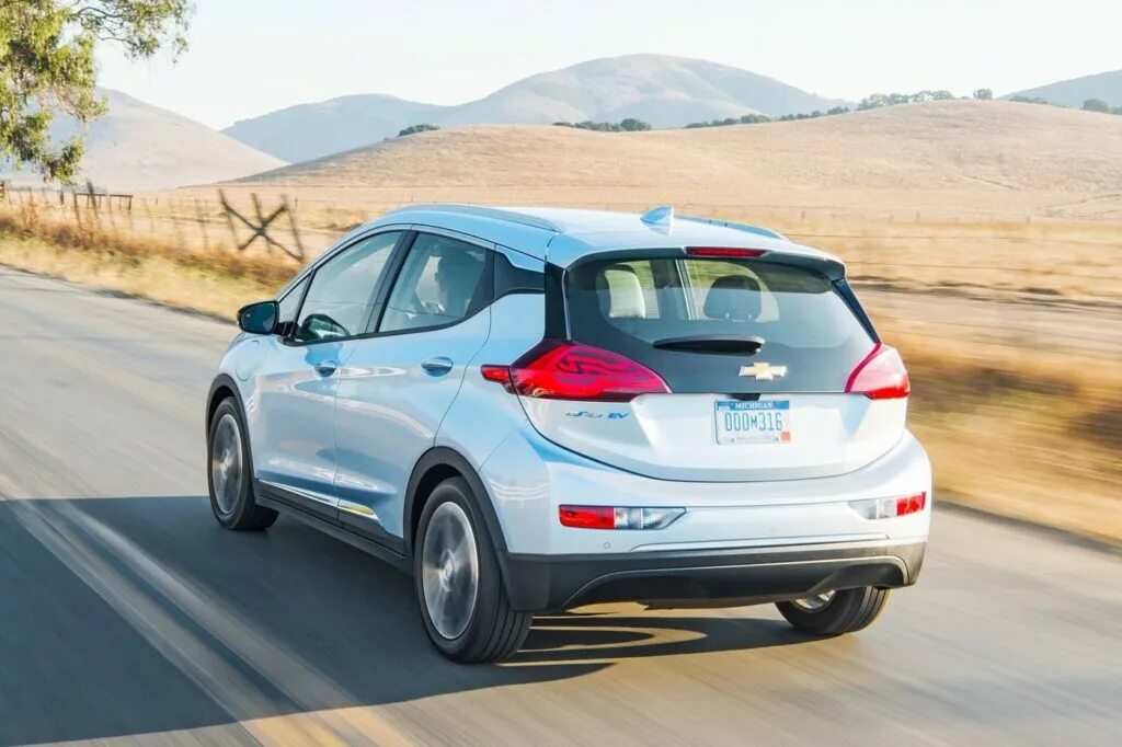 Chevrolet Bolt. Шевроле электромобиль Bolt. Шевроле болт 2017. Американские электрокары Шевроле.