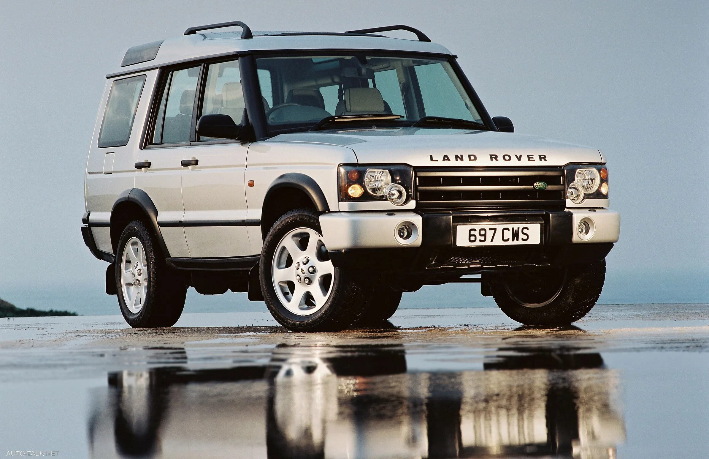 Ленд ровер старый. Ленд Ровер Дискавери 2. Ленд Ровер Дискавери 2002. Land Rover Discovery 2 2004. Ланд Ровен Дискавер 2003.