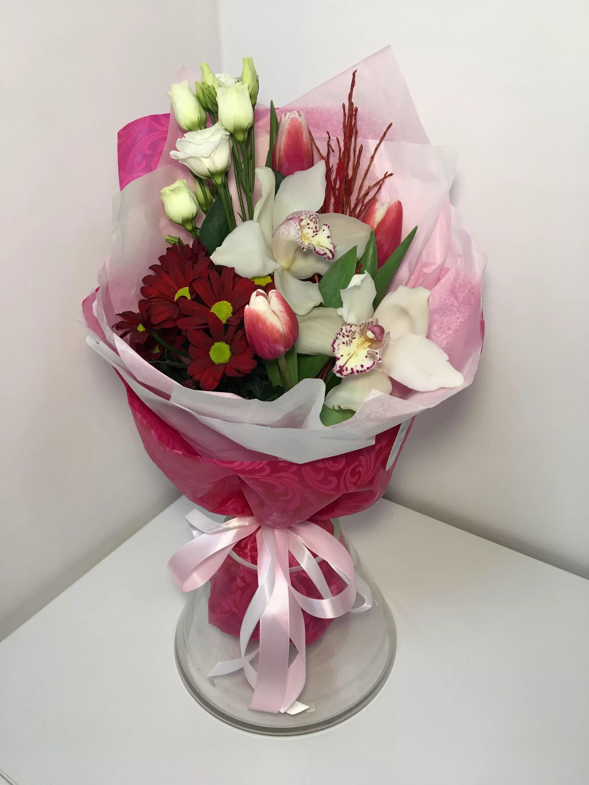 Букет до 1500 рублей. Букет сборный на 700 рублей. Букет на 500 рублей. Красивые бюджетные букеты. Бюджетный букет цветов.