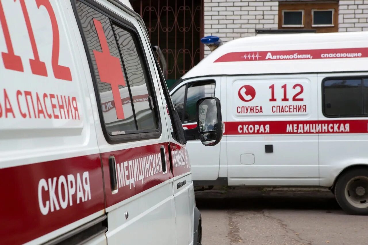 Скорая спасение. Скорая 112. машина скорой помощи 112. машина неотложной скорой помощи. автомобили скорой мед службы.