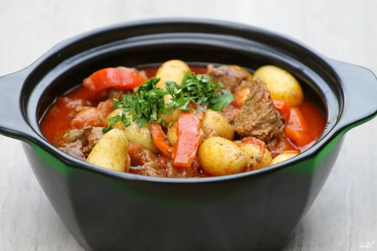 Блюдо с картошкой и овощами