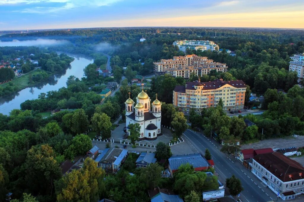 звенигород центр города. саввино-сторожевский монастырь окрестности. звенигород подмосковье. красные ворота саввино-сторожевский монастырь. звенигород московская область скит.