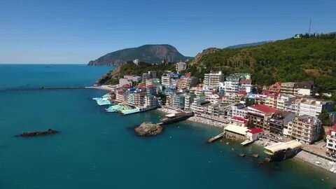 Поселение на берегу моря