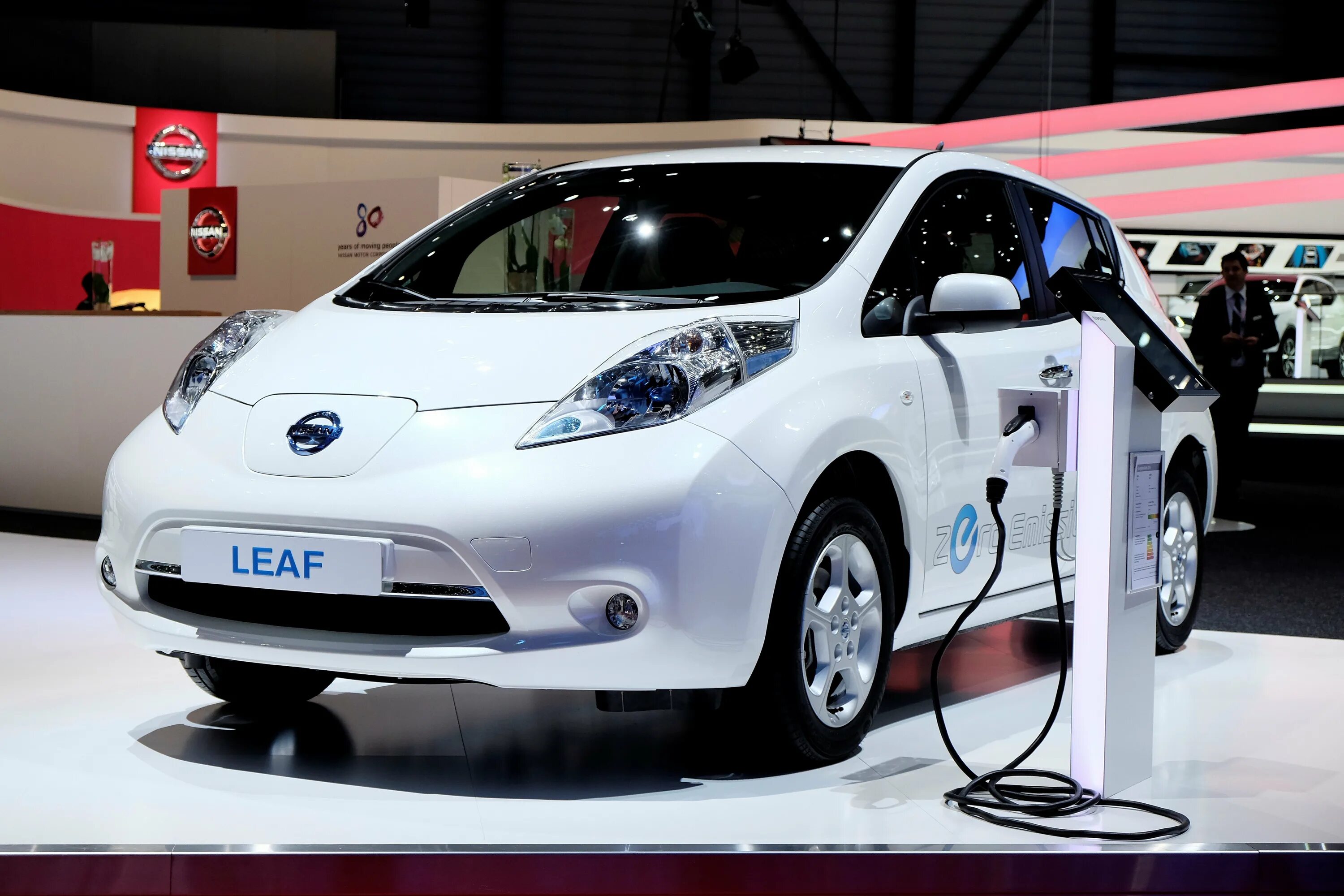 Ниссан электрокар. Nissan leaf электромобиль. ниссан лиф электромобиль 2012. электрический ниссан leaf. ниссан лиф 2016 года.