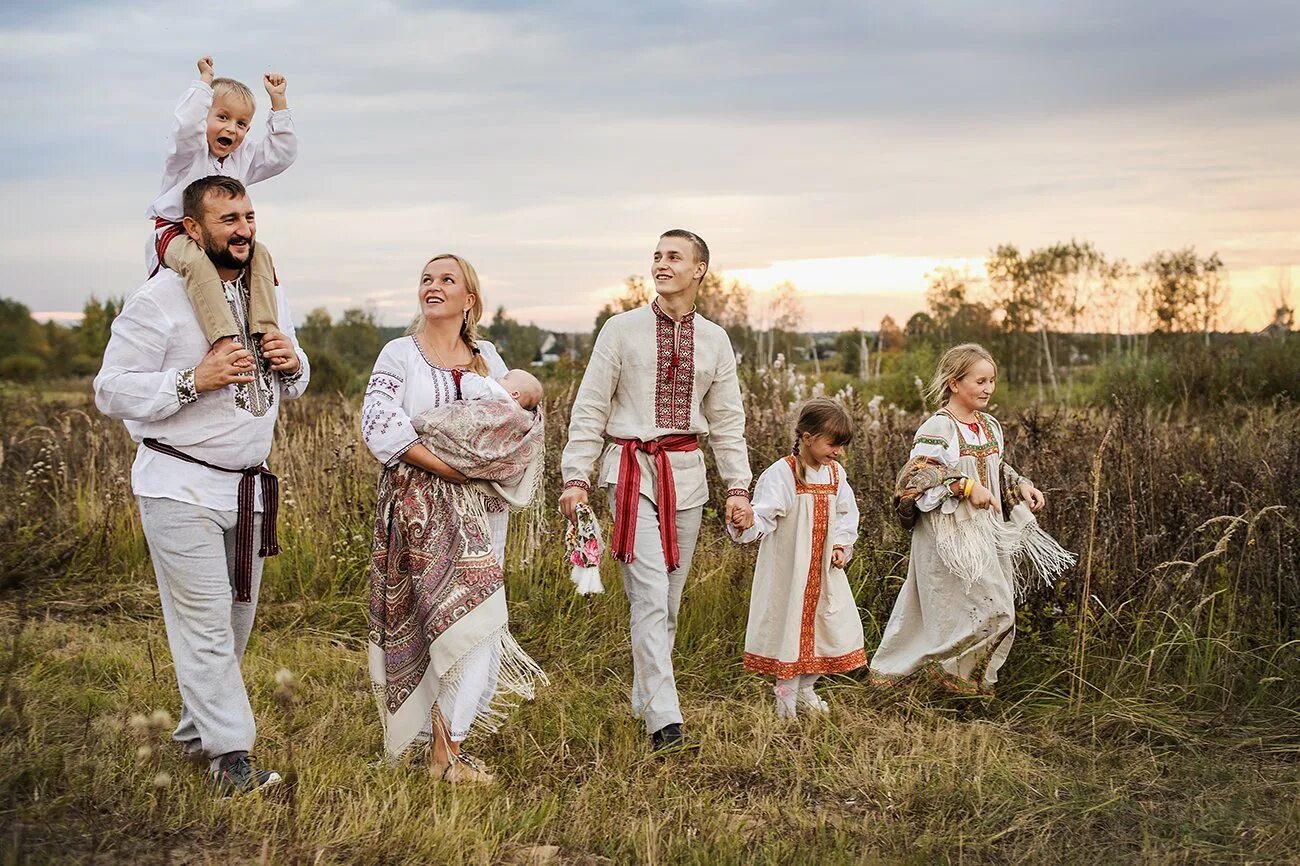 Большая русская нация. Славянская семья. Костюмы славянских народов. Славянский национальный костюм. Славянский этнос.