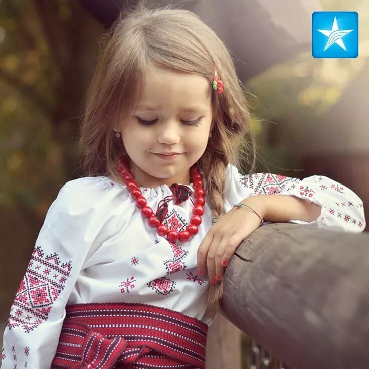 Девочка в веночке. Самые красивые украинские дети. Мак для детей. Дети украины девочки. Дети украины девочки.