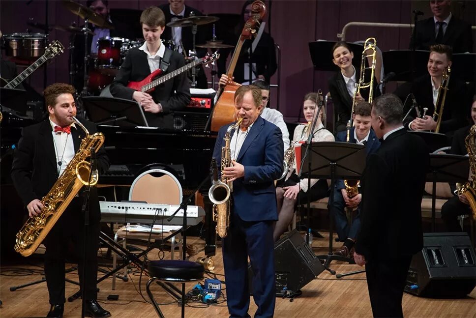 Детский центр мадагаскар саратов. Саранск сити парк мадагаскар батуты. Международный джазовый конкурс в бухаресте. Джамбо парк омск триумф. Мэджик парк омск в триумфе.