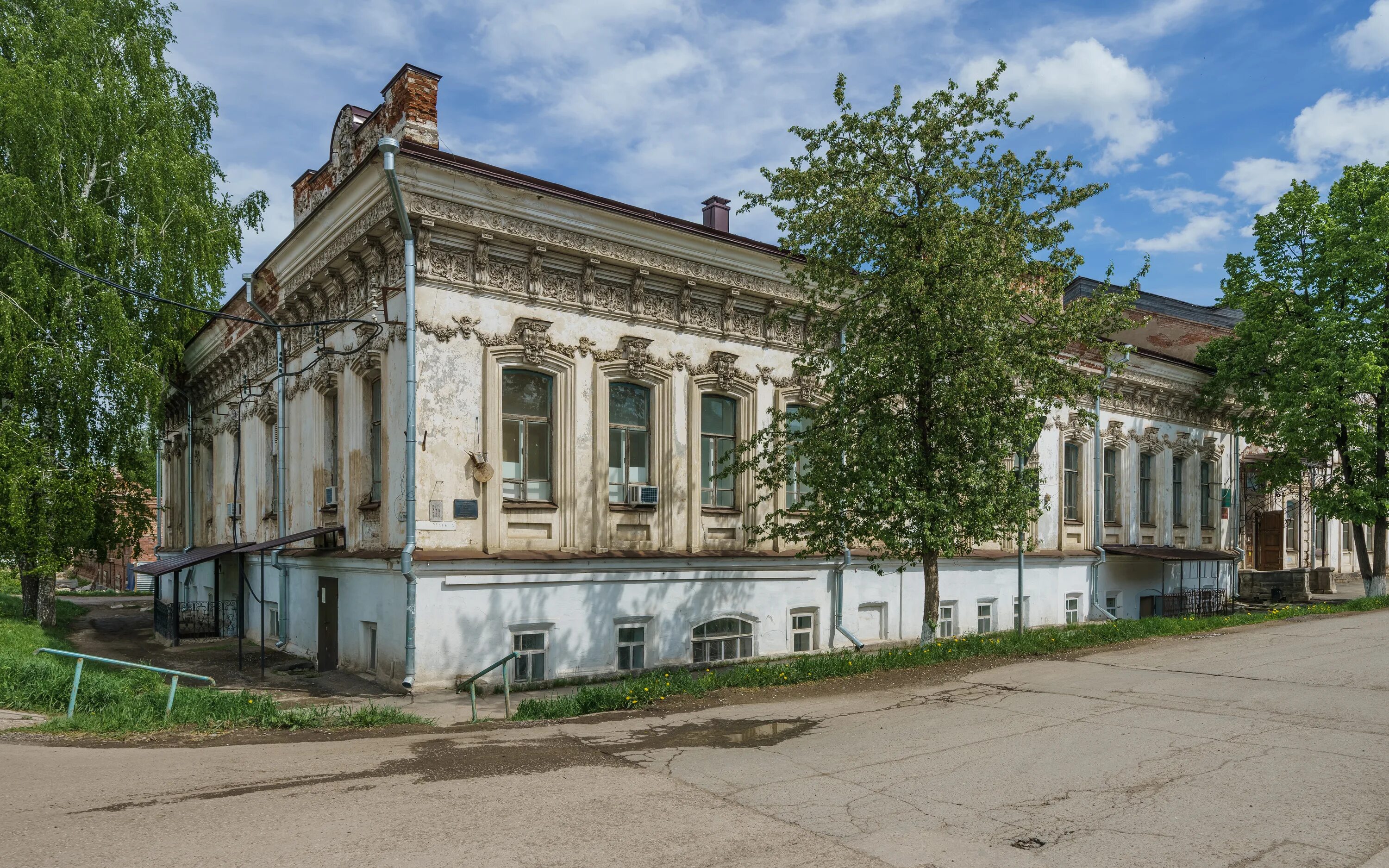 Здания кунгур. Особняк купца грибушина кунгур. дом грибушина кунгур. чаеразвесочная фабрика купца грибушина кунгур. кунгур к маркса 16.