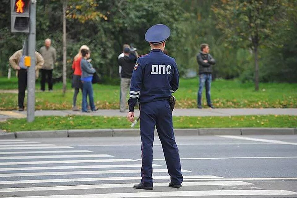 Полицейский дпс. Полицейский жезл. Милиционер с палочкой. Полицейский жезл. Дорогой милиционер.
