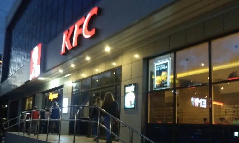 Kfc череповец. Kfc киров. Кфс сызрань. Kfc ребрендинг. Kfc йошкар.