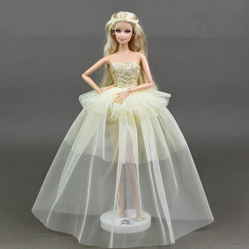 Платье для куколки. Платья для кукол. Кукла в красивом платье. Платье для Барби. Платье для куклы Барби.