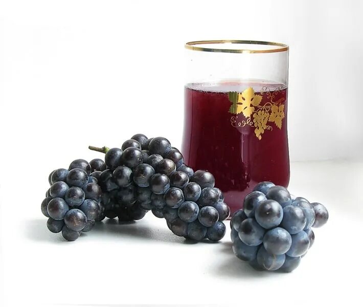Виноград и виноградный сок. Красный виноградный сок