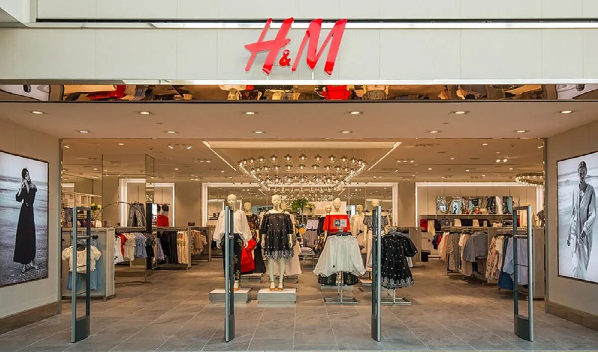 Https m com h. Шведский ритейлер h&m. Магазин HM. H M магазин одежды. Магазин н м.