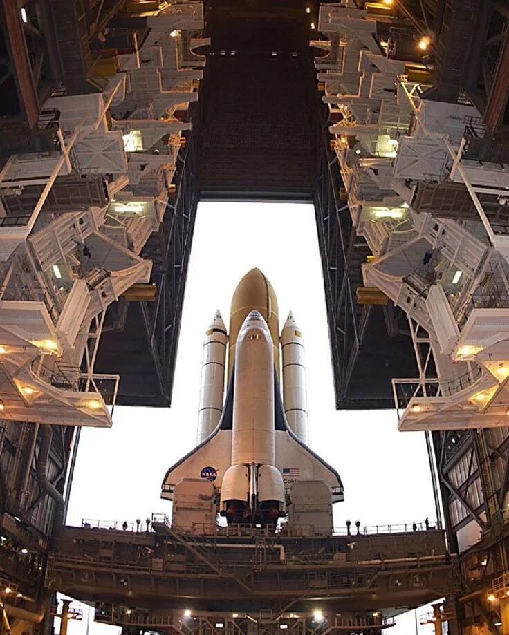 Режим шаттл. Спейс шаттл внутри. sts-1 shuttle columbia assembly. sts-107. шаттл ступени.