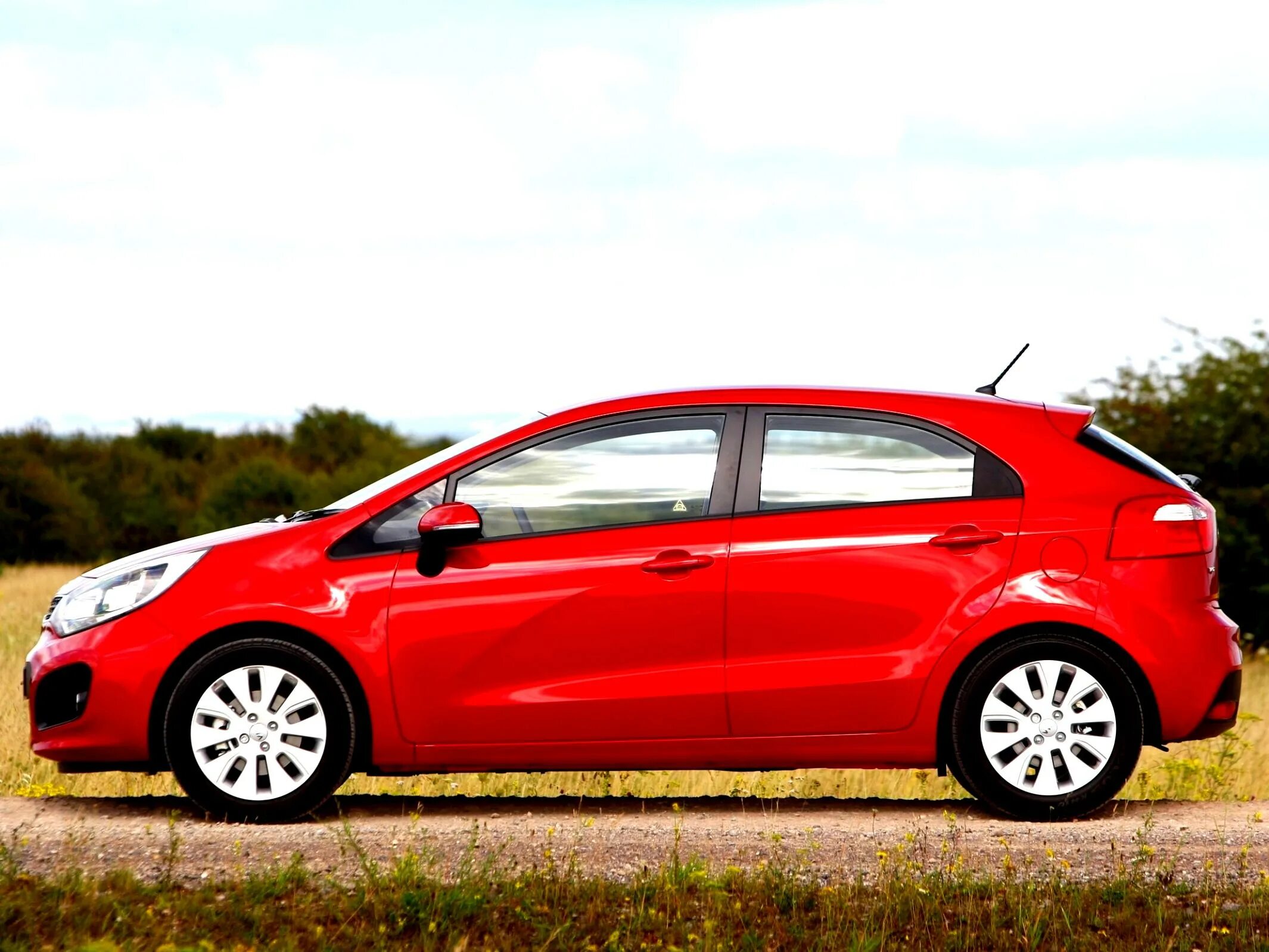 Где купить хэтчбек. Kia Rio Hatchback 2011. Киа Рио 5. Кия Рио 2011 хэтчбек. Киа Рио 2011 хэтчбек.