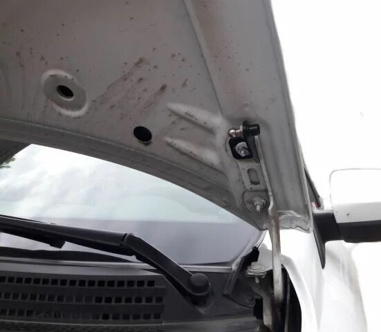Газовые упоры капота. Долгожданные. - Mitsubishi Lancer IX, 1,3 л, 2006 года тюн