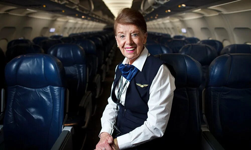 Стюардесса уитни йонг. Стюардессы америки. Пан американ стюардессы. Virgin atlantic airways стюардессы. Стюардессы америки.