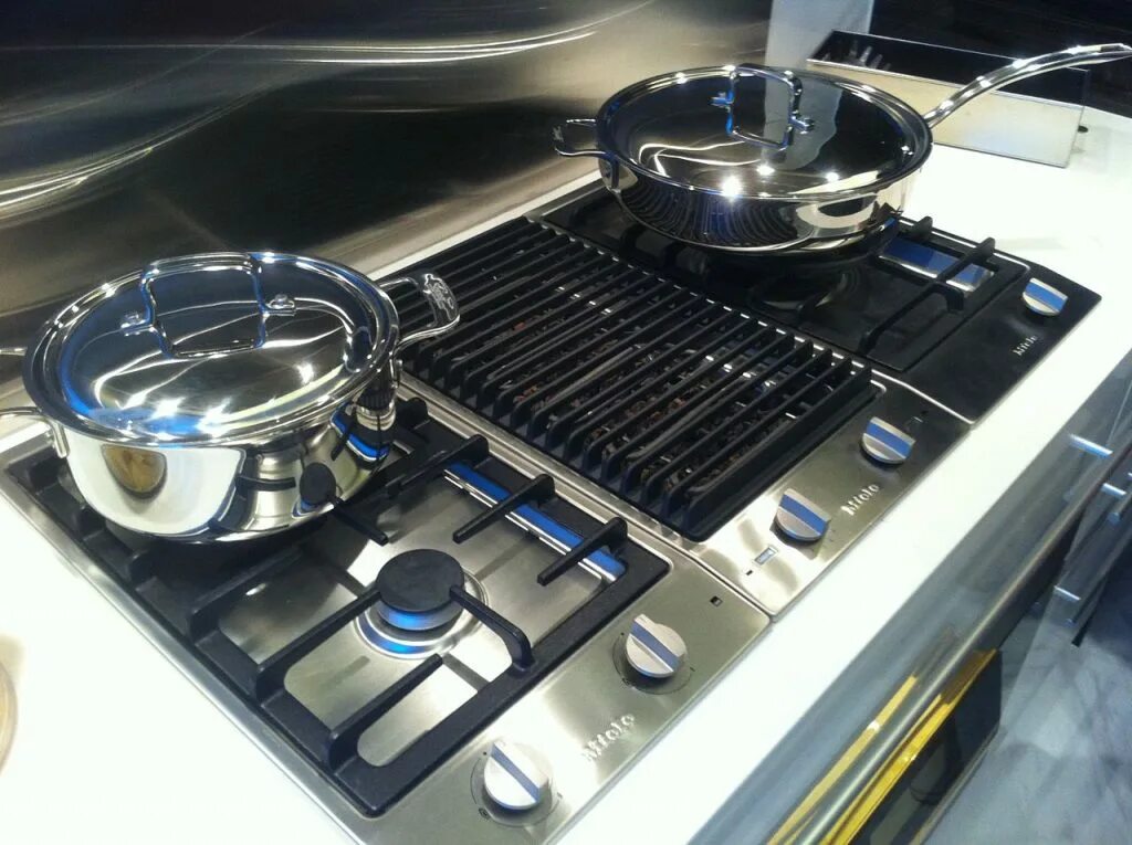 Газовые плиты какую лучше выбрать. Foster Cooker Hob 7366. Чистая газовая плита. Газовая конфорка с газом. Газовая плита Miele с подставкой.