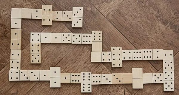 Домино можно поиграть. Домино ход игры. кости игра домино. принцип игры в домино. ходы в домино.