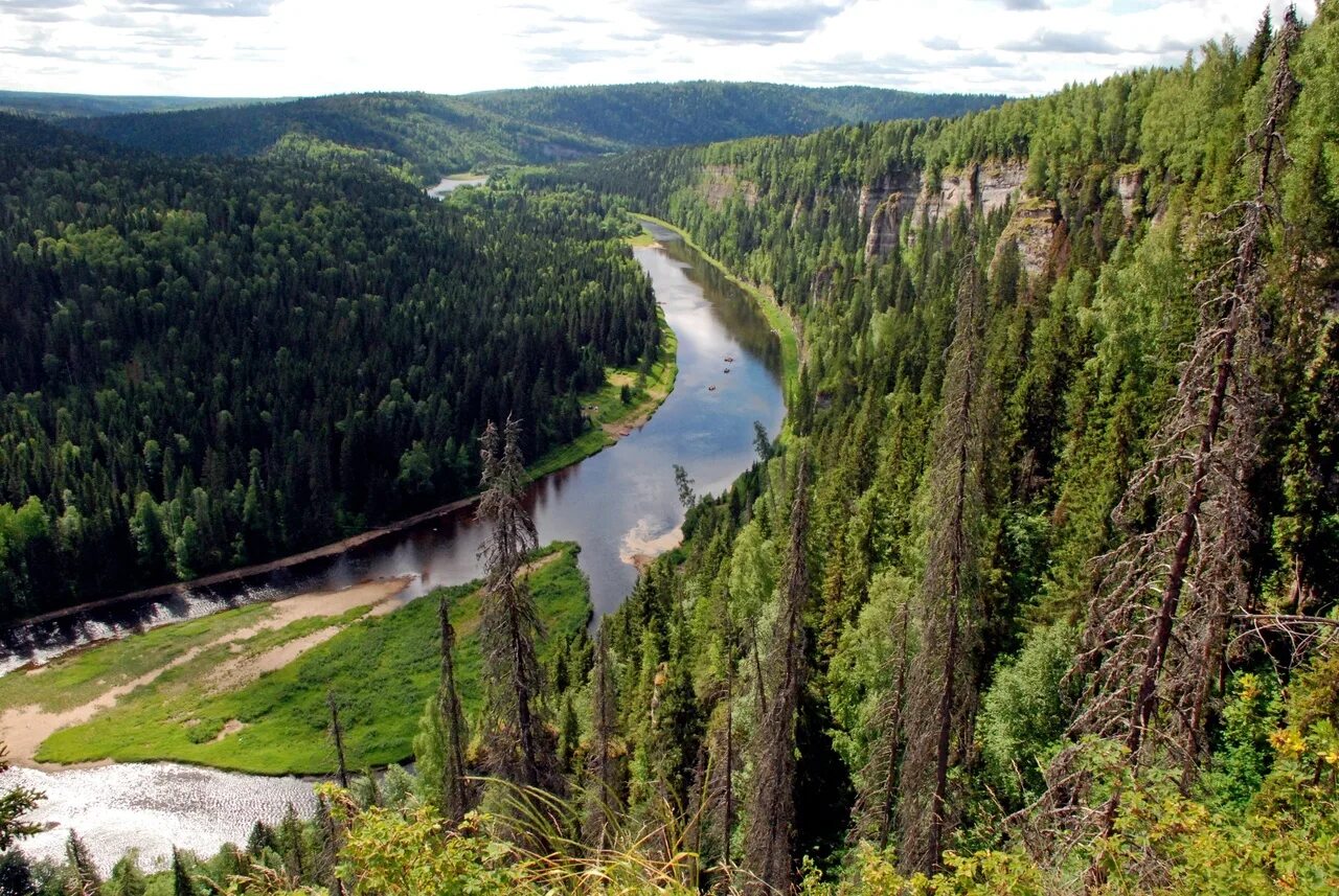 Какая природа в пермском крае. Река Усьва Пермский край. Урал река Усьва. Усьва Пермский край горы. Усьвинские столбы Пермский край.