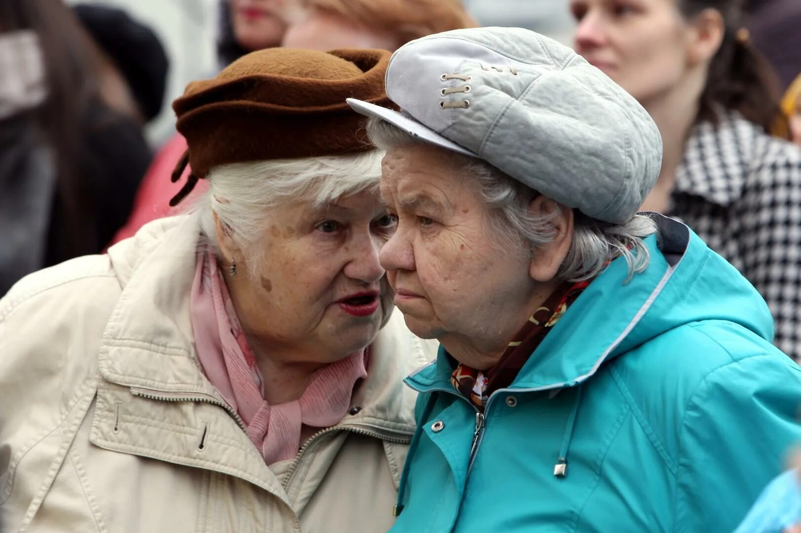 Пенсионеры 65 лет выплаты. Пенсионеры. Пенсионеры в России. Пенсионеры РФ. Российские пенсионеры.